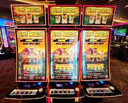 Antarmuka meja live-dealer dinamit4d dengan tampilan dealer, meja taruhan interaktif, dan chat pemain